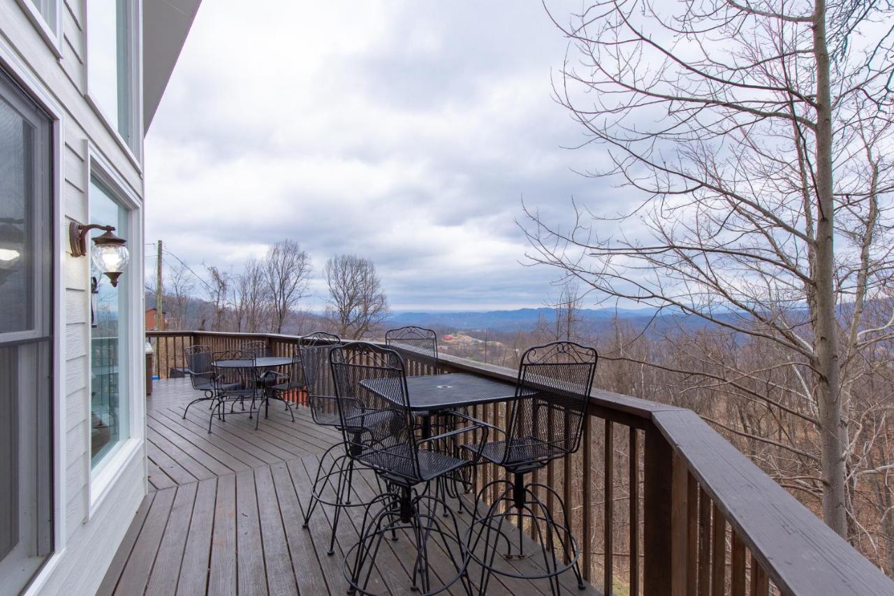 Kickback Kabin, 3 Bedrooms, Deck, Hot Tub, Pool Access, Sleeps 6 Gatlinburg Exterior photo